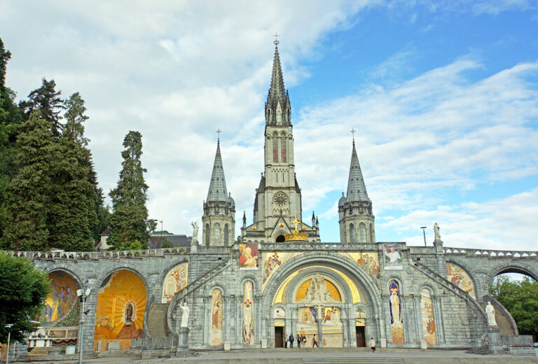 N°1 Lourdes Tour Guide (2h) - The Best of Occitania