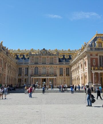 Versailles Tour Guide