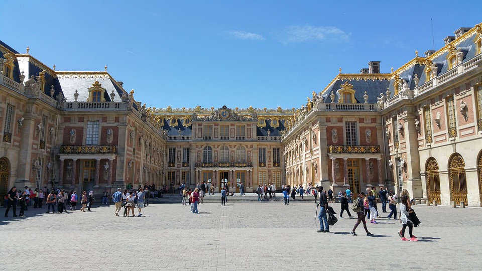Versailles Tour Guide