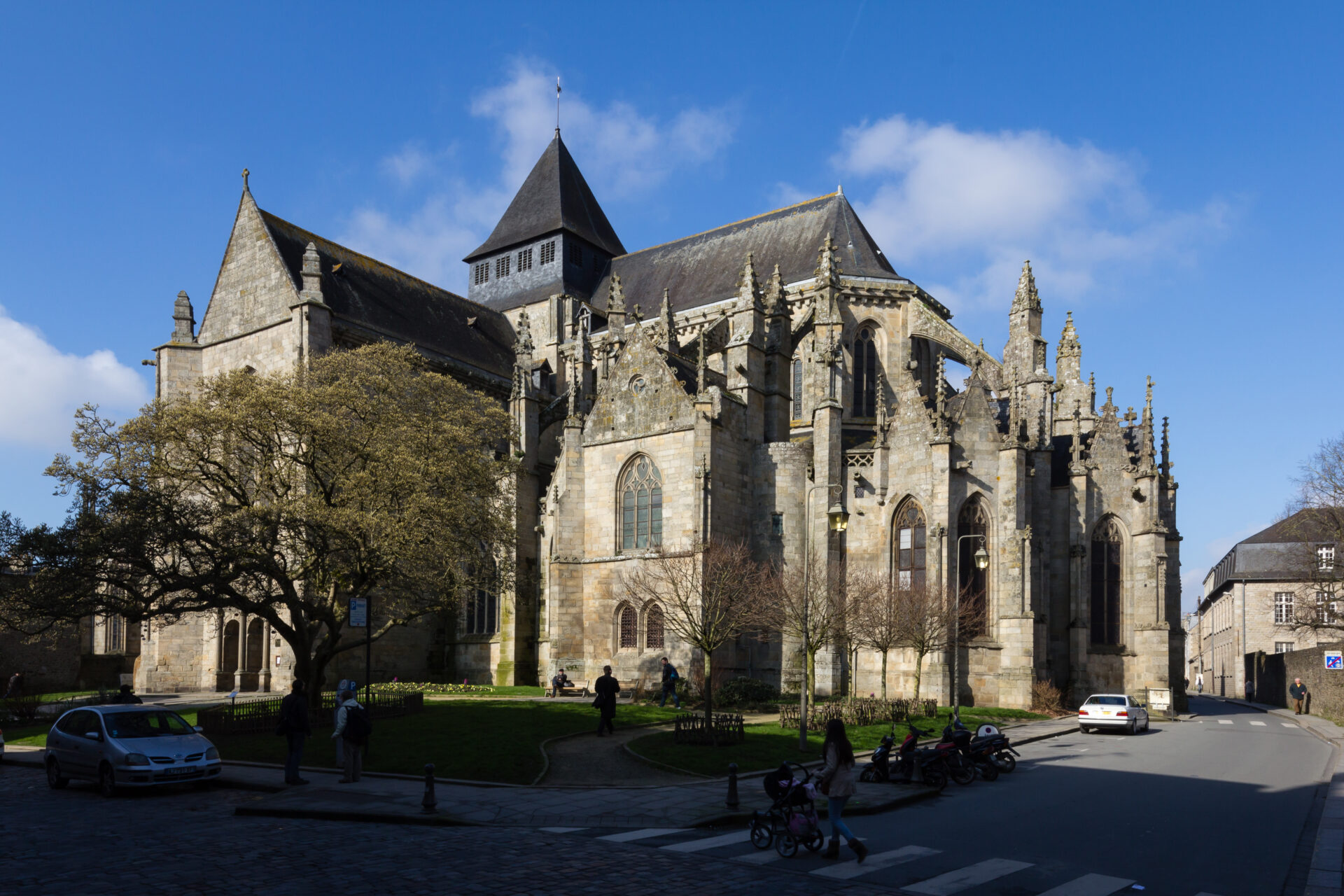Dinan Walking Tour