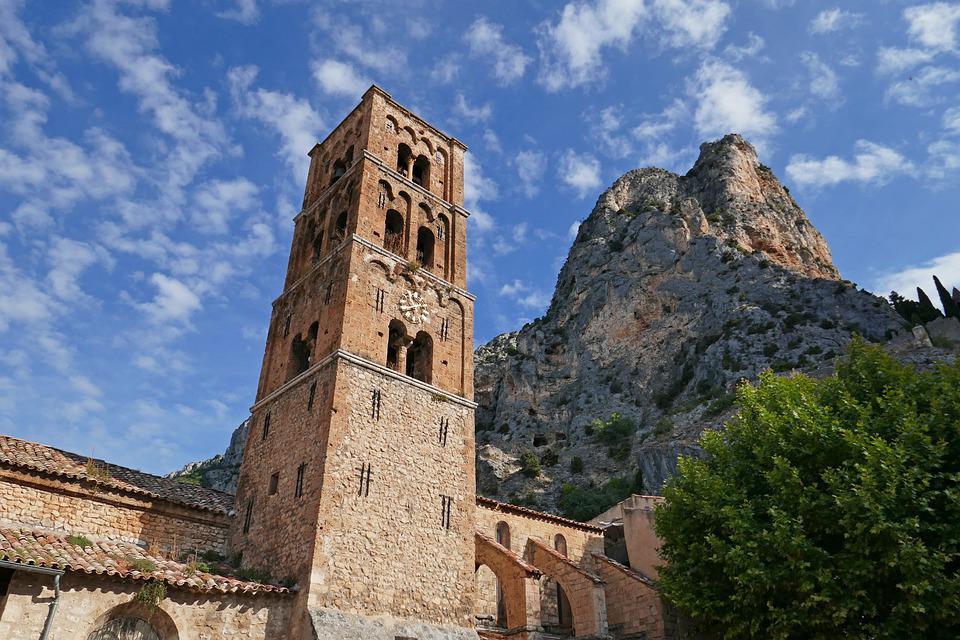 Moustiers Sainte Marie, Moustiers Sainte Marie Tour Guide