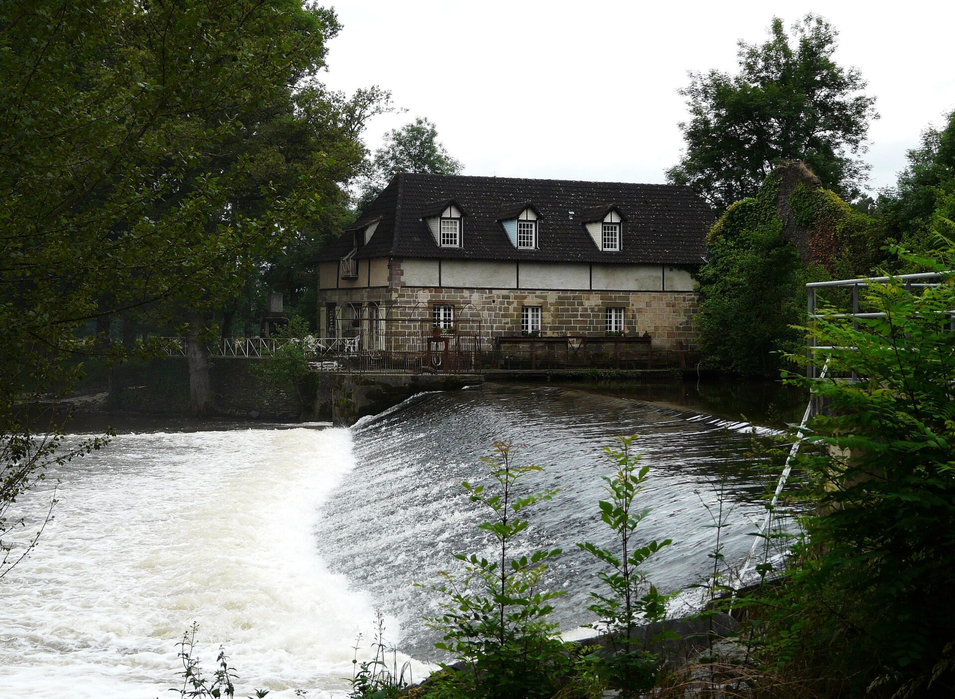 book a guide Allassac