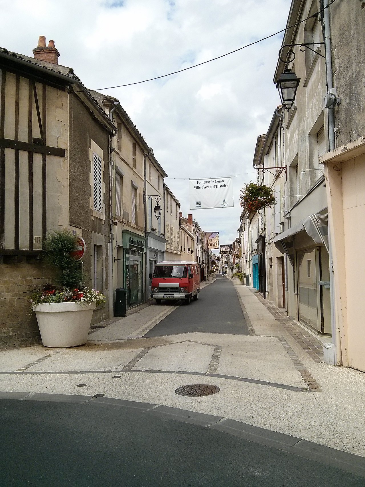 book a guide fontenay le comte