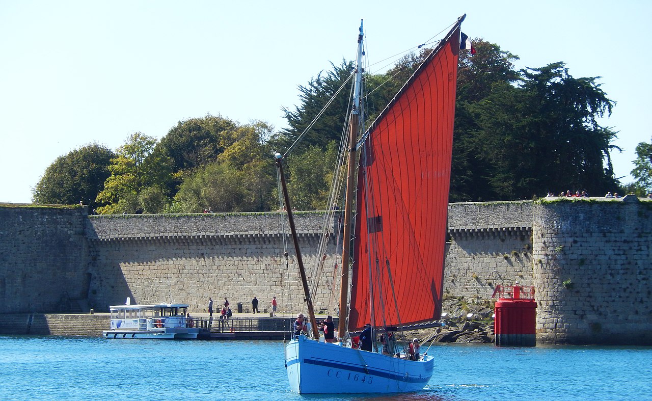 book a guide concarneau