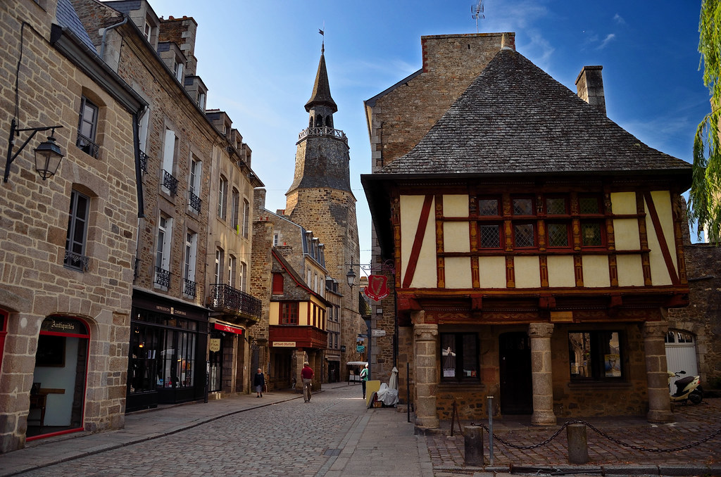 book a guide dinan