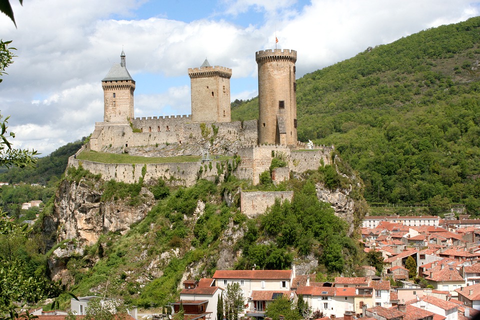 book a guide foix