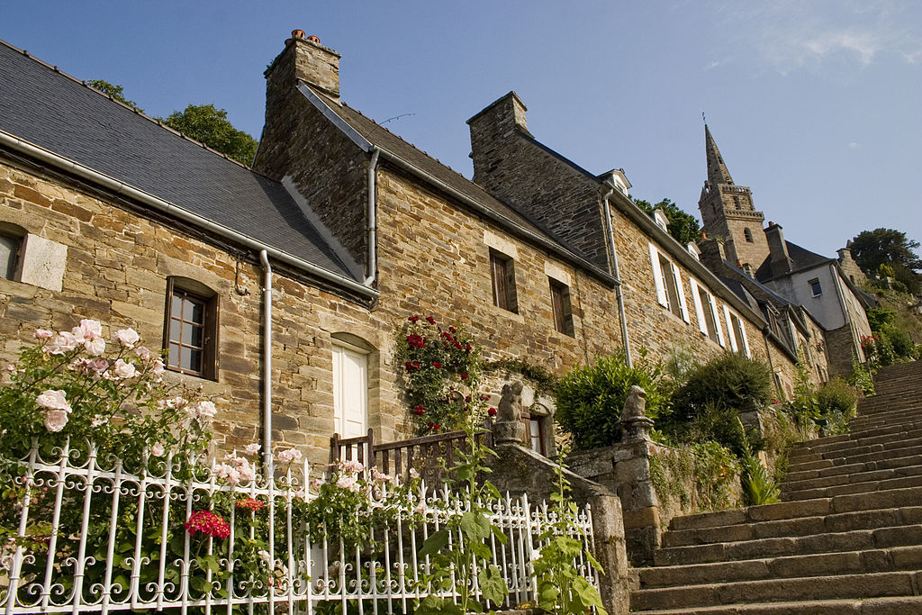 book a guide lannion