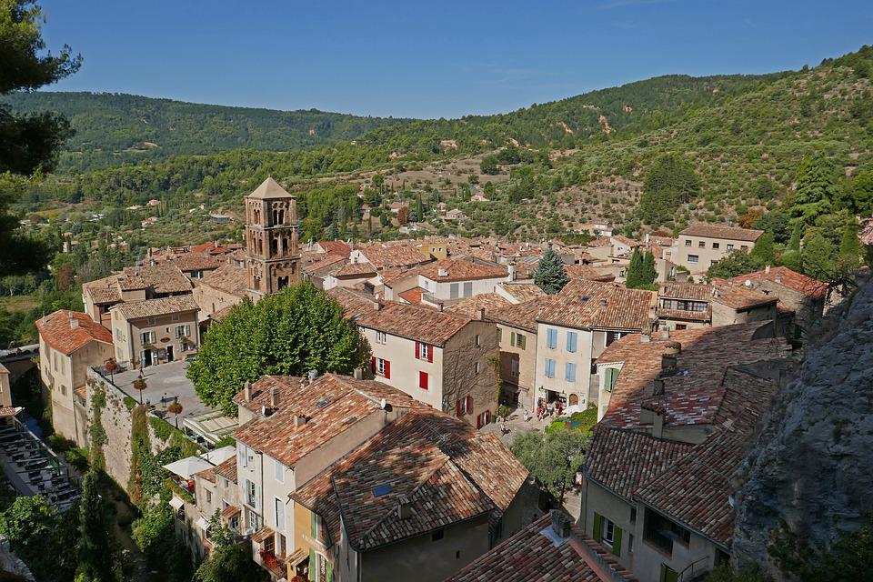 Moustiers Sainte Marie walking tour