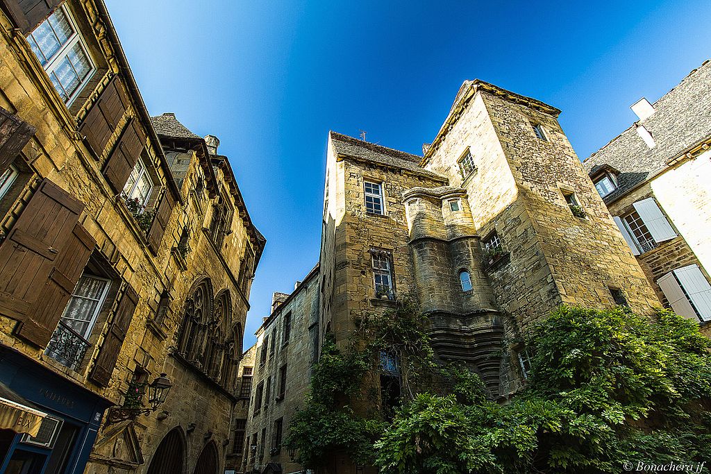 book a guide sarlat