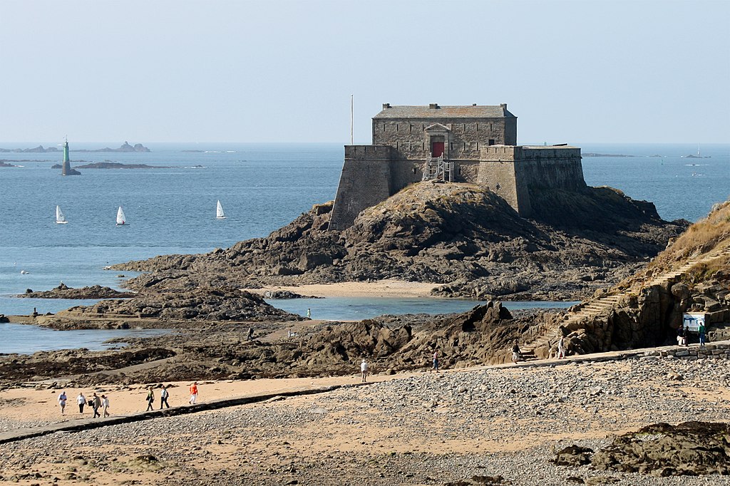 book a guide saint malo