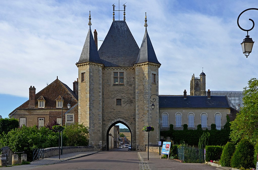 Villeneuve sur Yonne Walking tour