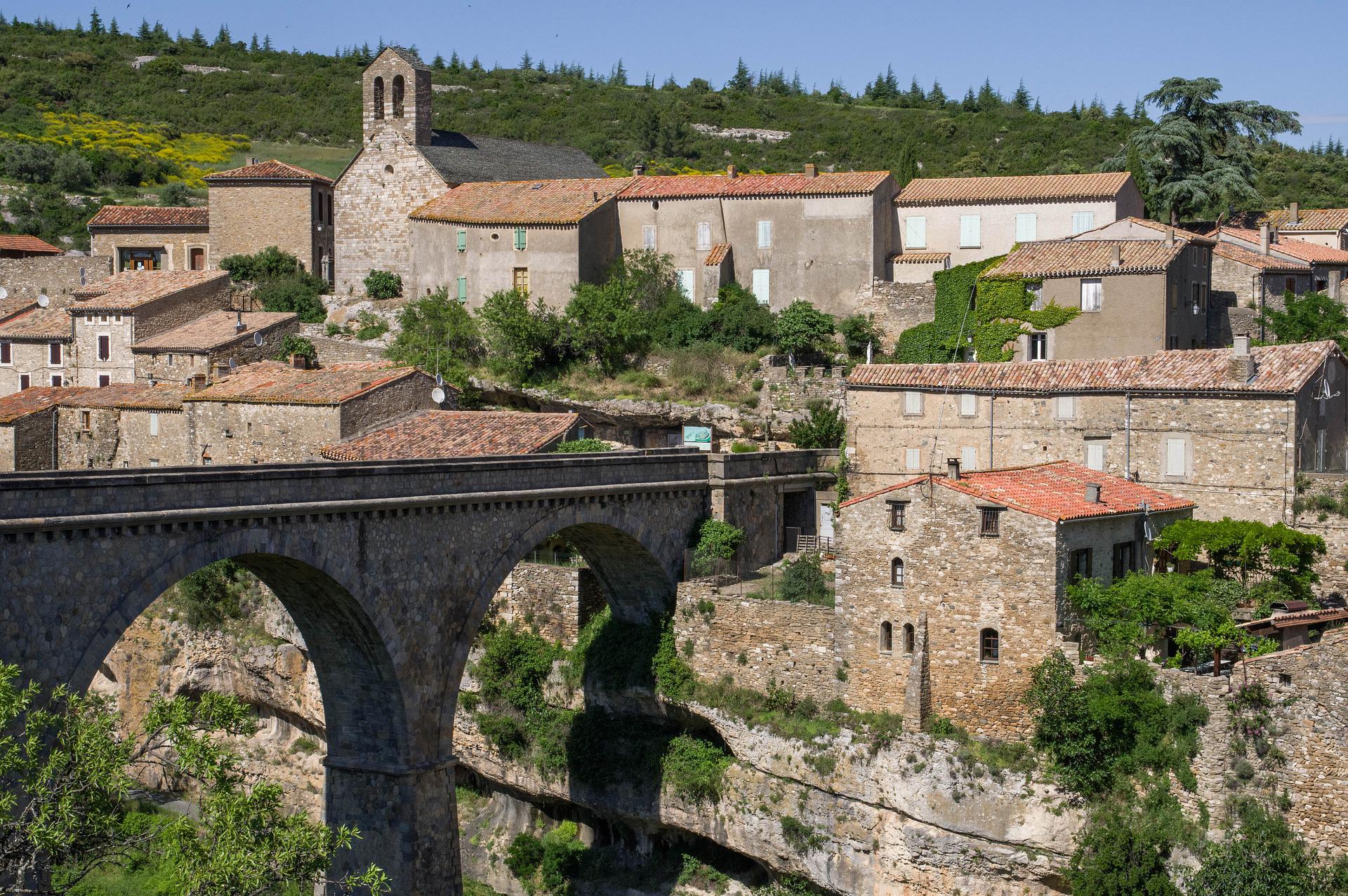 book a guide minerve