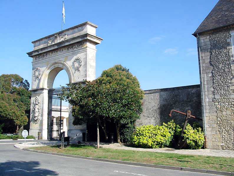 book a guide rochefort