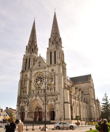 book a guide chateauroux