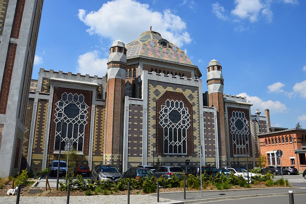 book a guide comines