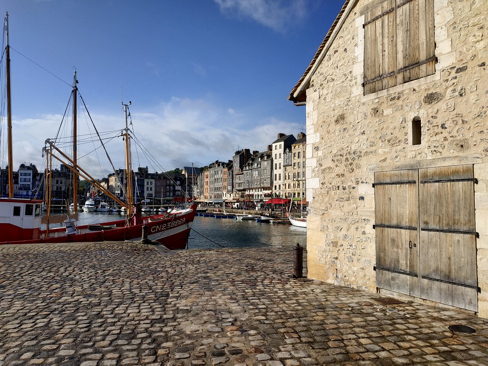 book a guide honfleur