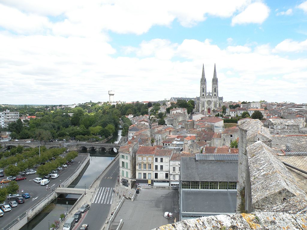 book a guide niort