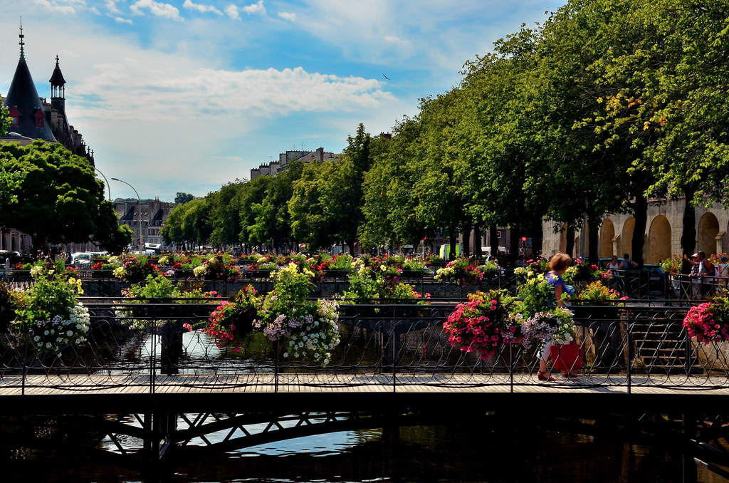book a guide quimper