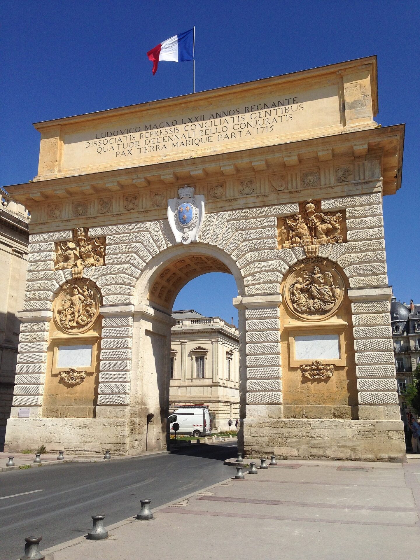 book a guide montpellier