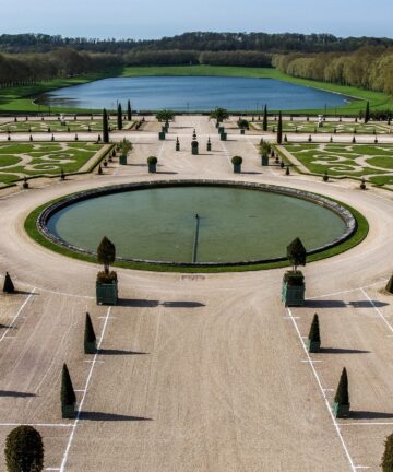 Chateau de Versailles Tour Guide