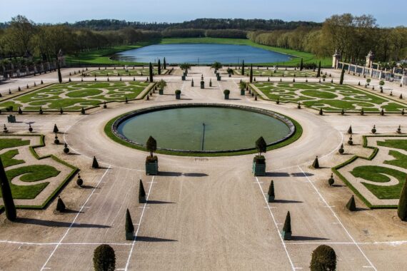 Chateau de Versailles Tour Guide