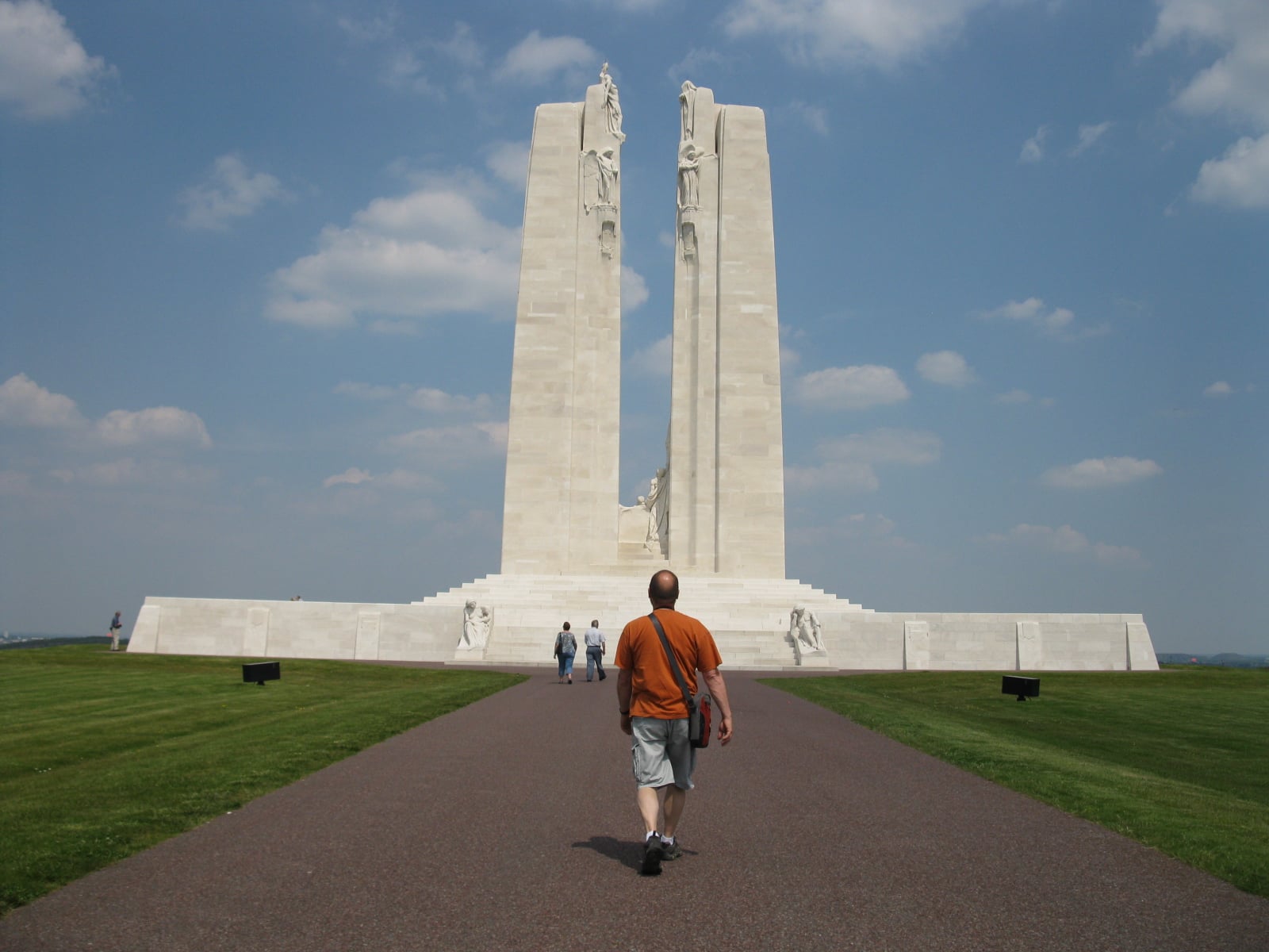 vimy ridge tour guide