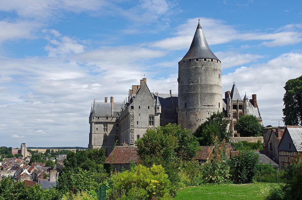 Chateaudun Tour Guide