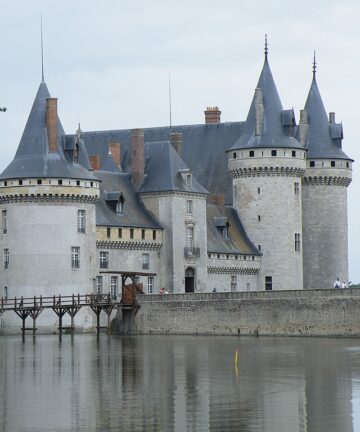 Sully sur Loire Tour Guide