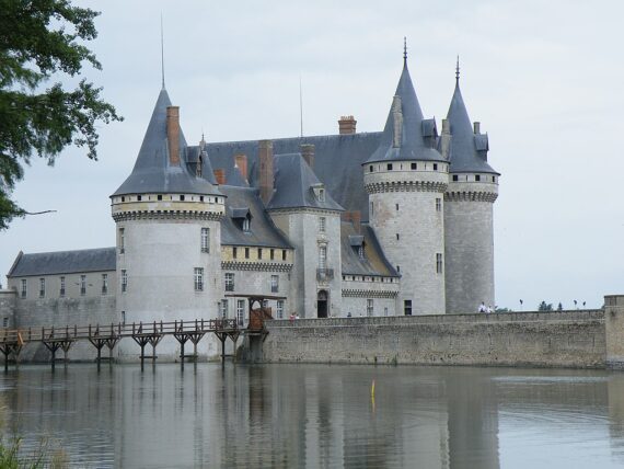 Sully sur Loire Tour Guide