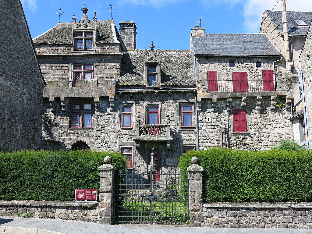 Besse et Saint Anastaise Tour Guide