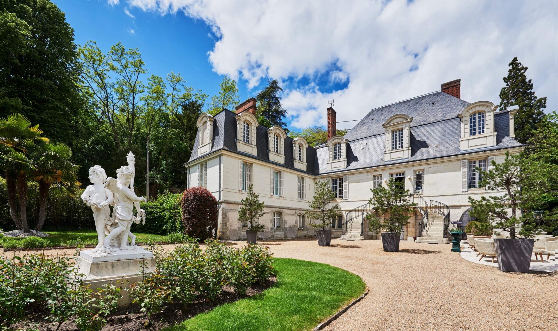 Joué les Tours Tour Guide