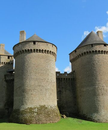 Lassay-les-Châteaux Tour Guide